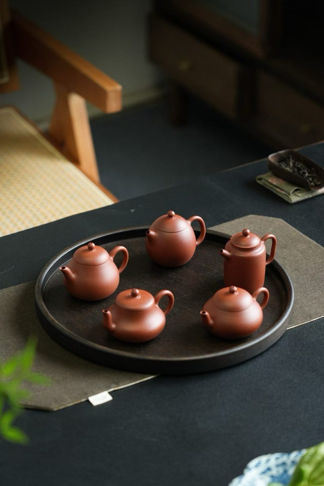 孟臣款 朱泥小品　圖一